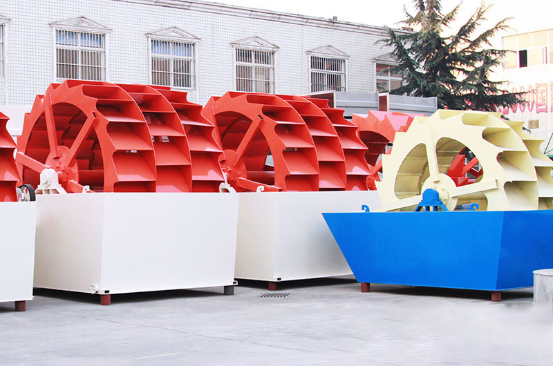 整齊擺放的輪斗式洗砂機 整齊擺放的輪斗式洗砂機