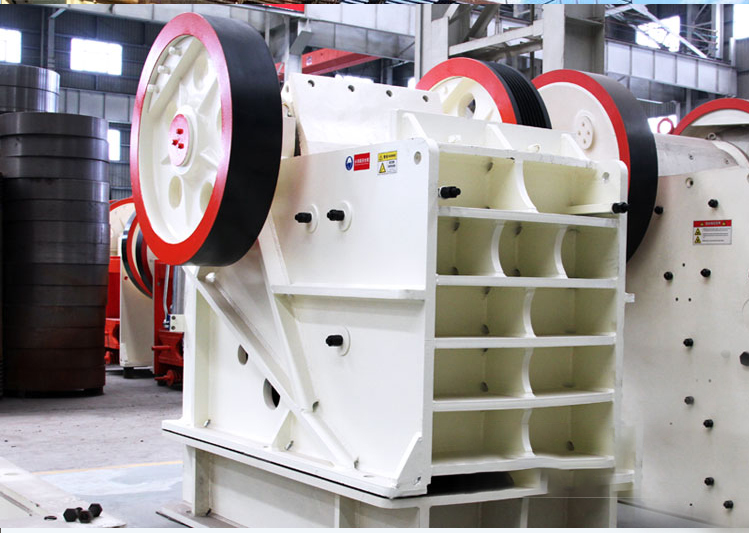 鄂式破碎機(jī)車(chē)間實(shí)拍