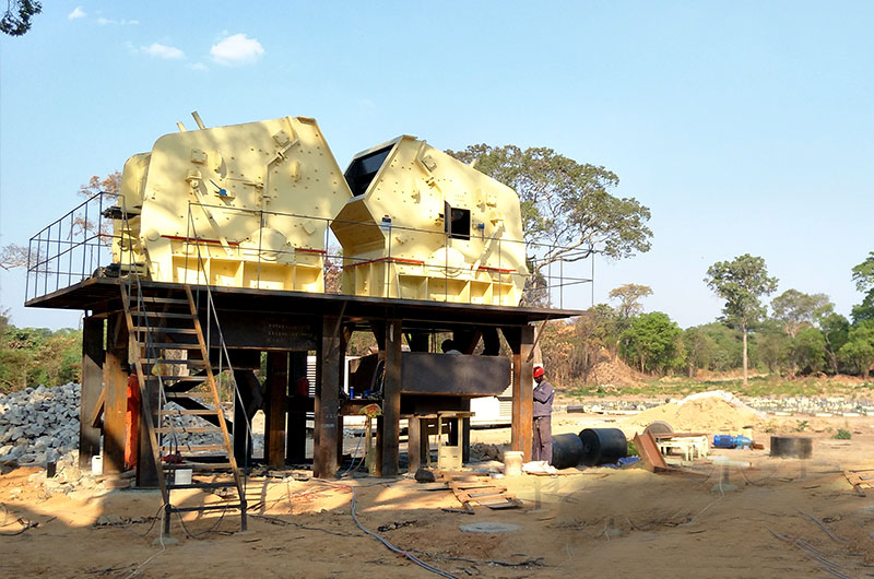 反擊式破碎機(jī)工作現(xiàn)場